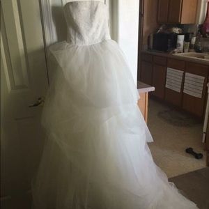 brand new Vera Wang wedding gown with tags